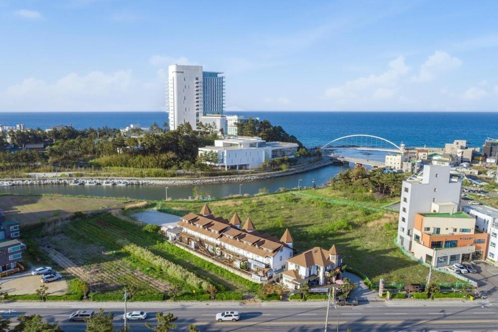 Santa Beach Pension 江陵市 エクステリア 写真