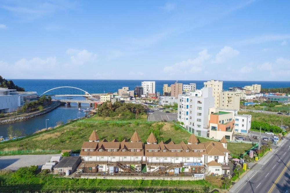 Santa Beach Pension 江陵市 エクステリア 写真