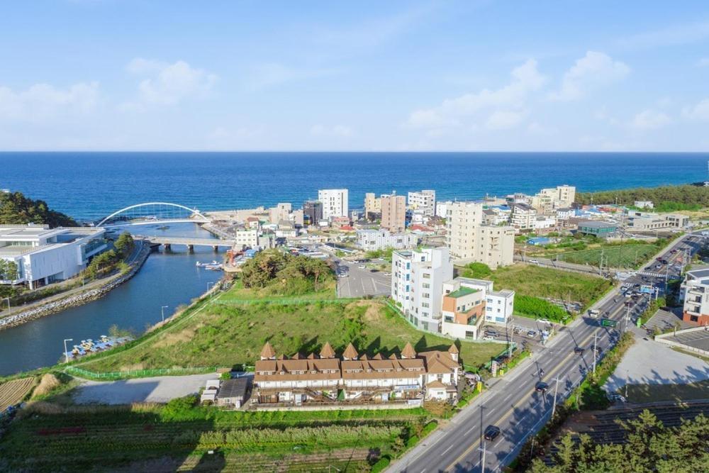 Santa Beach Pension 江陵市 エクステリア 写真